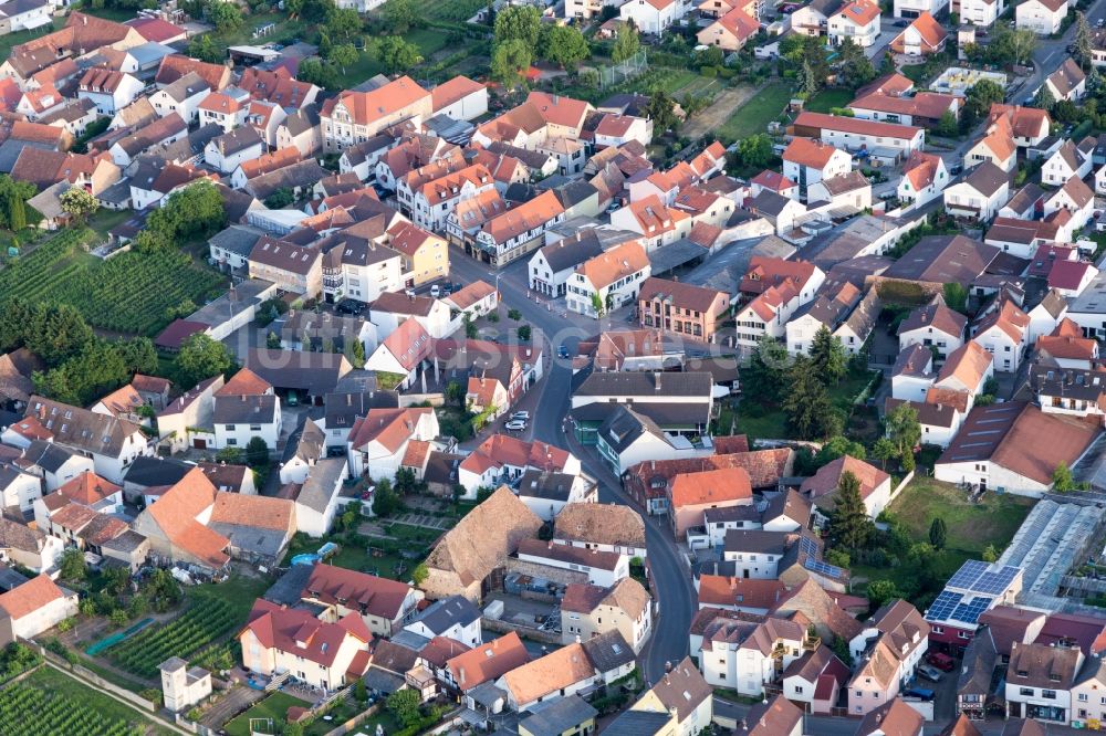 Niederkirchen bei Deidesheim von oben - Siedlungsgebiet in Niederkirchen bei Deidesheim im Bundesland Rheinland-Pfalz, Deutschland