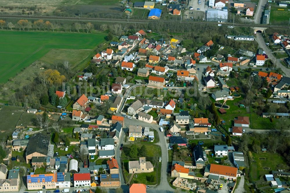 Luftaufnahme Teutschenthal - Siedlungsgebiet im Ortsteil Eisdorf in Teutschenthal im Bundesland Sachsen-Anhalt, Deutschland