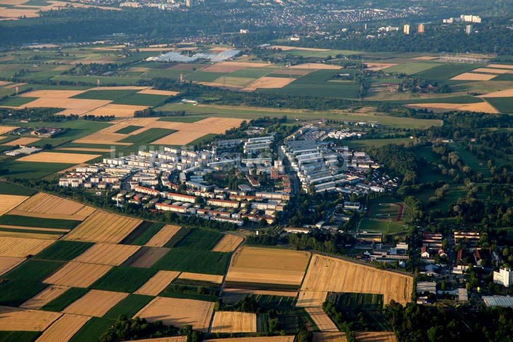 Luftaufnahme Kornwestheim - Siedlungsgebiet im Ortsteil Pattonville an Golfclup Neckartal e.V in Kornwestheim im Bundesland Baden-Württemberg, Deutschland