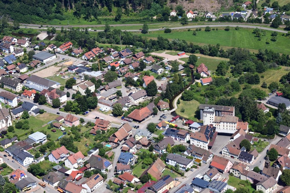 Luftbild Hausen im Wiesental - Siedlungsgebiet und Sanierungsgebiet Bürgerzentrum in der Ortsmitte in Hausen im Wiesental im Bundesland Baden-Württemberg, Deutschland