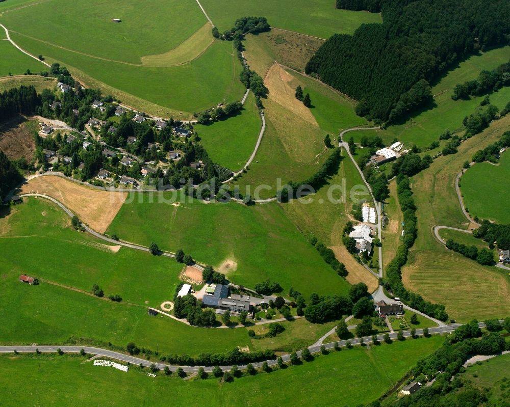 Luftbild Girkhausen - Siedlungsgebiet An der Sprungschanze in Girkhausen im Bundesland Nordrhein-Westfalen, Deutschland