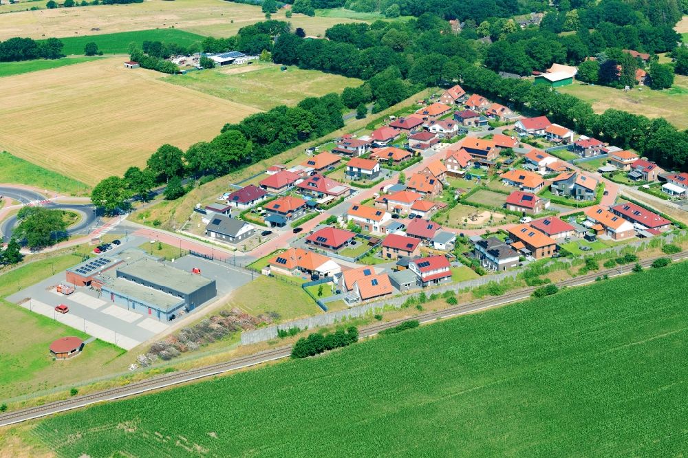 Stade von oben - Siedlungsgebiet mit Wohnhäusern im Ortsteil Riensförde in Stade im Bundesland Niedersachsen, Deutschland