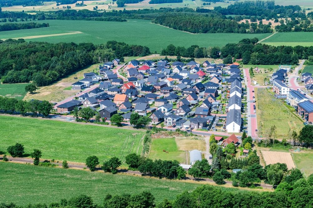 Stade aus der Vogelperspektive: Siedlungsgebiet mit Wohnhäusern im Ortsteil Riensförde in Stade im Bundesland Niedersachsen, Deutschland