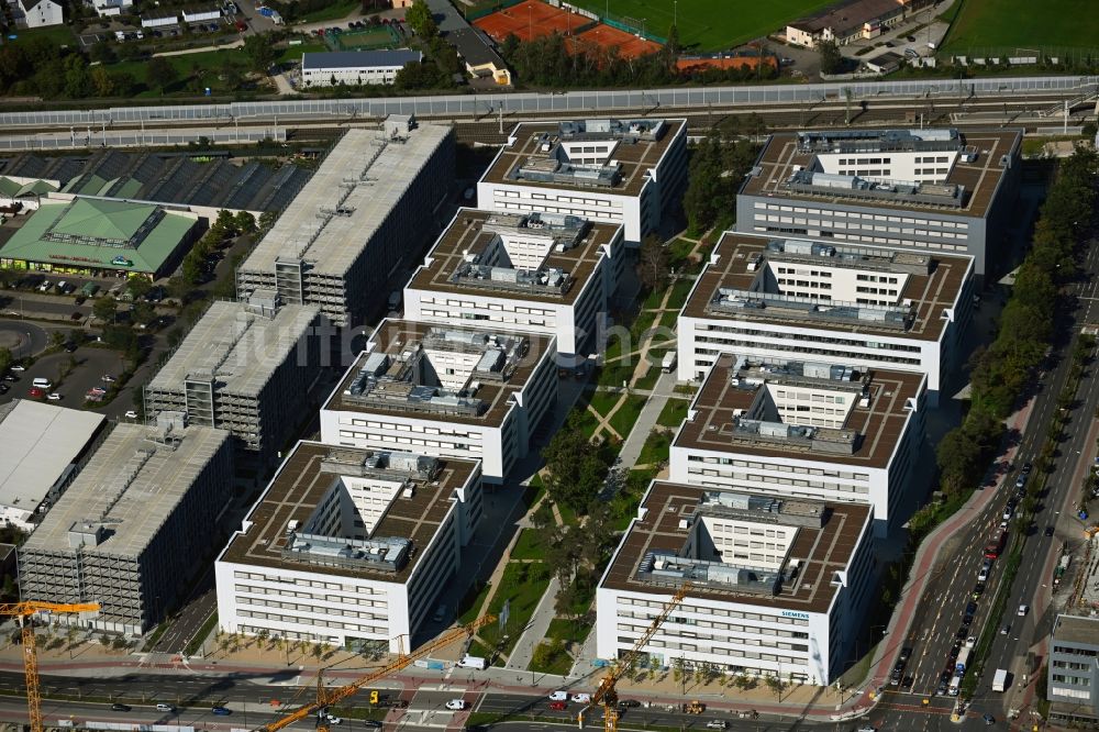 Erlangen aus der Vogelperspektive: Siemens Campus Erlangen an der Günther-Scharowsky-Straße in Erlangen im Bundesland Bayern, Deutschland
