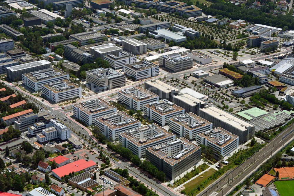 Luftaufnahme Erlangen - Siemens Campus Erlangen an der Günther-Scharowsky-Straße in Erlangen im Bundesland Bayern, Deutschland