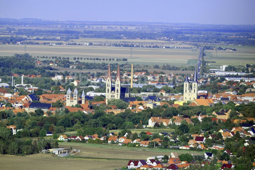 Halberstadt von oben - Silhouette des Innenstadtbereiches in Halberstadt im Bundesland Sachsen-Anhalt, Deutschland