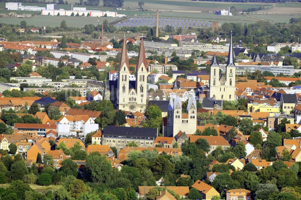 Halberstadt aus der Vogelperspektive: Silhouette des Innenstadtbereiches in Halberstadt im Bundesland Sachsen-Anhalt, Deutschland