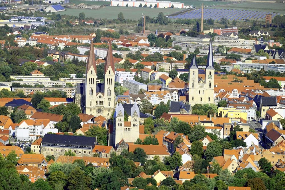 Luftaufnahme Halberstadt - Silhouette des Innenstadtbereiches in Halberstadt im Bundesland Sachsen-Anhalt, Deutschland
