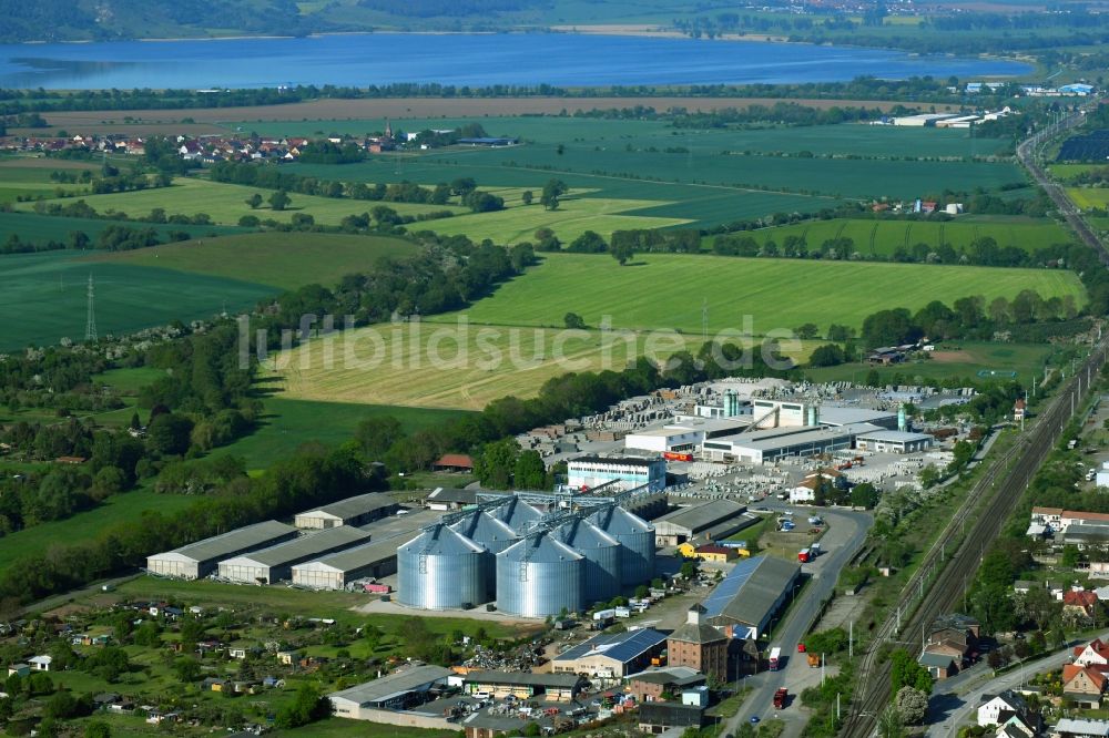 Südharz von oben - Silo und Getreide- Speicher der BARO Lagerhaus GmbH & Co. KG im Ortsteil Roßla in Südharz im Bundesland Sachsen-Anhalt, Deutschland
