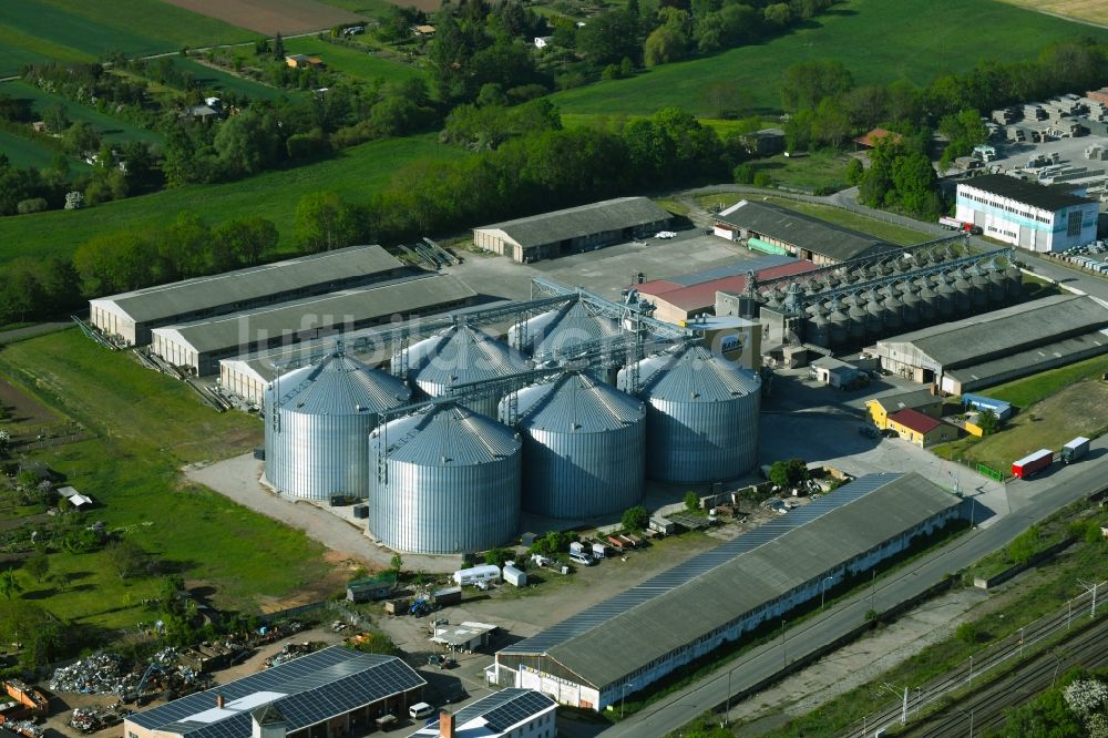 Luftaufnahme Südharz - Silo und Getreide- Speicher der BARO Lagerhaus GmbH & Co. KG im Ortsteil Roßla in Südharz im Bundesland Sachsen-Anhalt, Deutschland