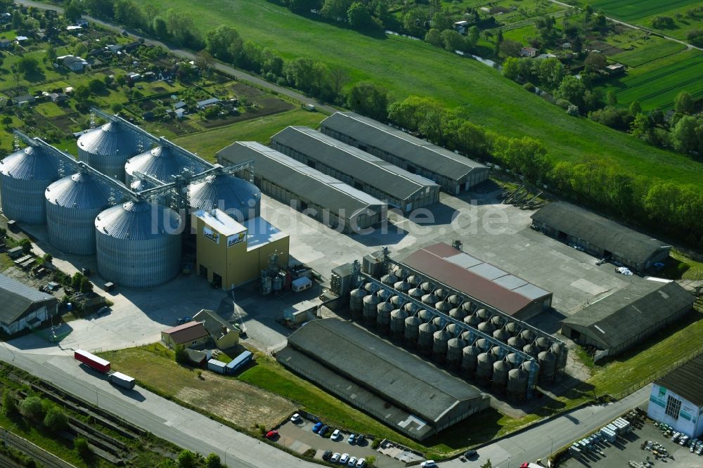 Luftbild Südharz - Silo und Getreide- Speicher der BARO Lagerhaus GmbH & Co. KG im Ortsteil Roßla in Südharz im Bundesland Sachsen-Anhalt, Deutschland
