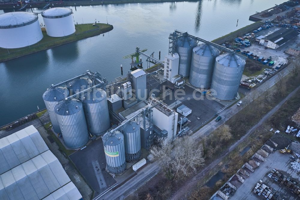 Luftaufnahme Karlsruhe - Silo und Getreide- Speicher ZG Raiffeisen Hafensilo in Karlsruhe im Bundesland Baden-Württemberg, Deutschland