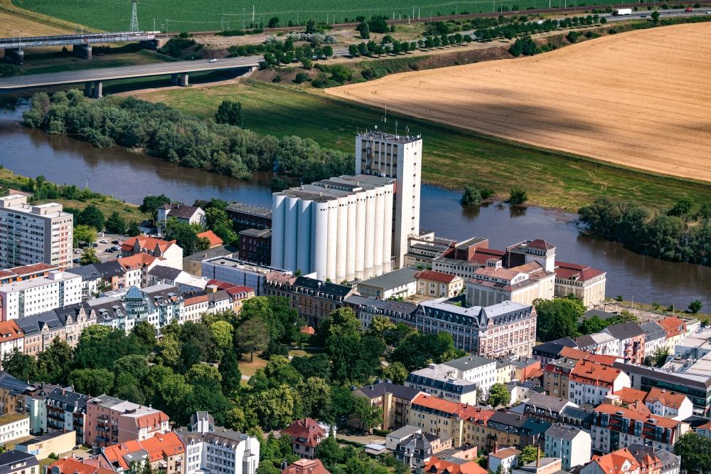 Riesa von oben - Silo und Getreide- Speicher in Riesa im Bundesland Sachsen, Deutschland