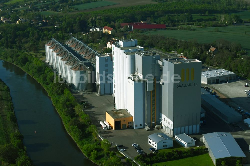 Alsleben (Saale) von oben - Silo und Getreide- Speicher der Saalemühle Alsleben in Alsleben (Saale) im Bundesland Sachsen-Anhalt, Deutschland