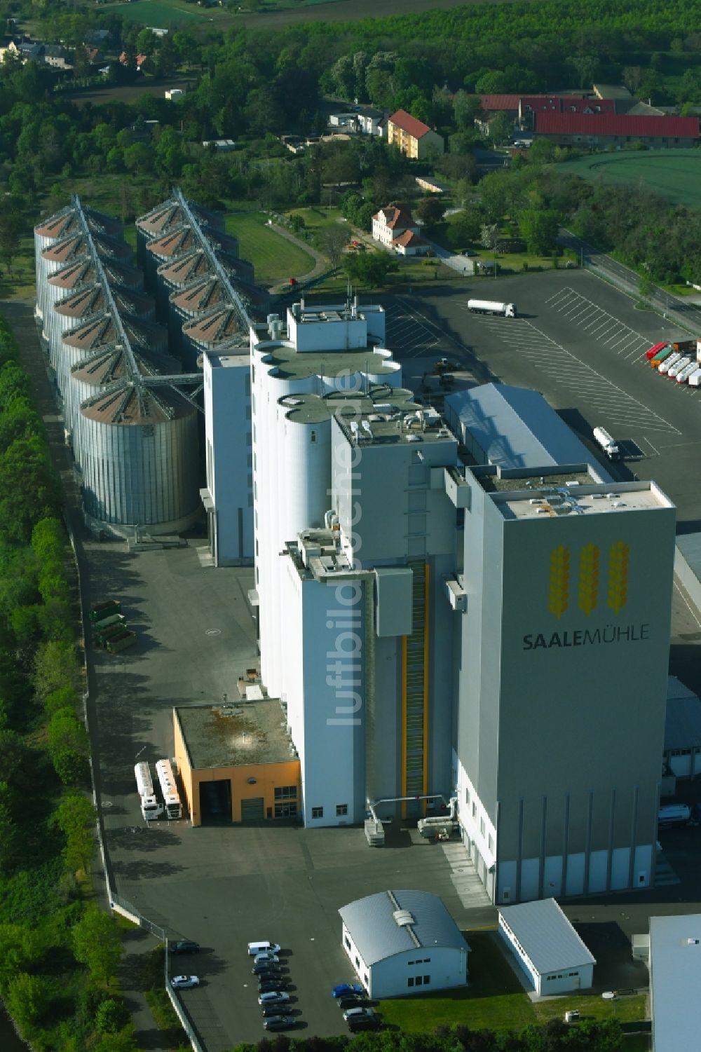 Luftbild Alsleben (Saale) - Silo und Getreide- Speicher der Saalemühle Alsleben in Alsleben (Saale) im Bundesland Sachsen-Anhalt, Deutschland