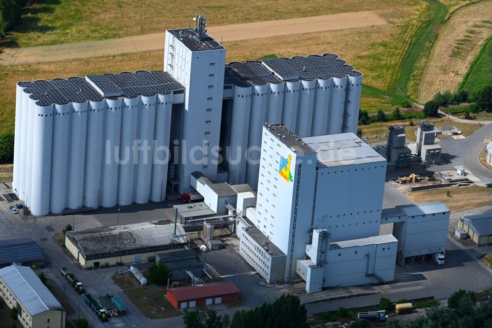 Luftbild Herzberg (Elster) - Silo und Getreide- Speicher und Tierfutterfabrik in Herzberg (Elster) im Bundesland Brandenburg, Deutschland