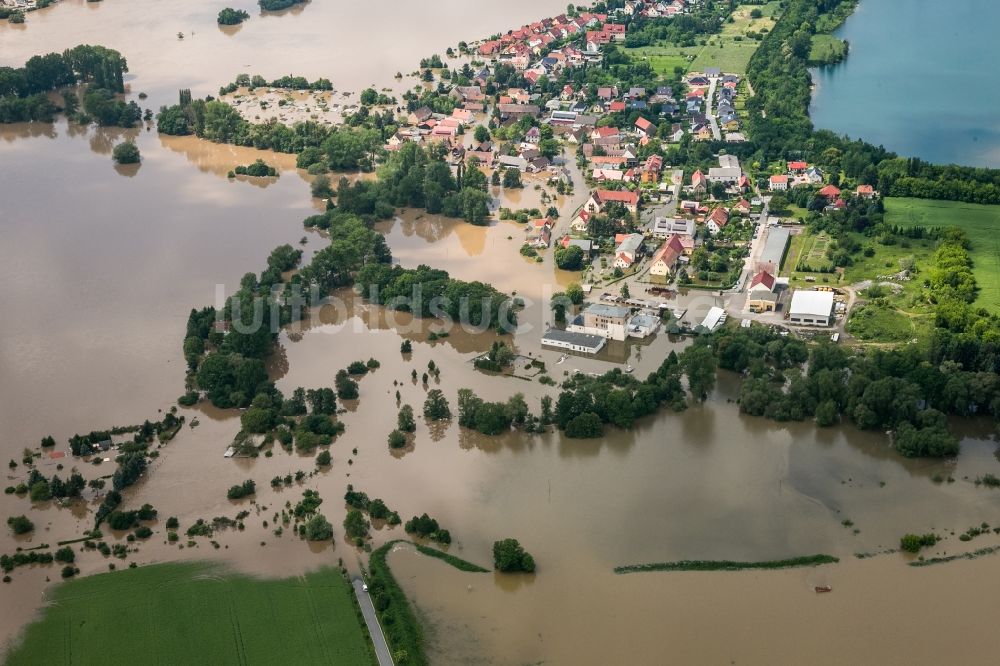 Luftbild Pirna - Situation während und nach dem Hochwasser am Ufer der Elbe bei Pirna im Bundesland Sachsen