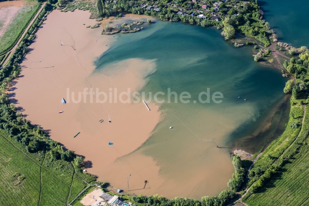 Luftbild Dresden - Situation während und nach dem Hochwasser am Ufer der Elbe im Stadtteil Leuben in Dresden im Bundesland Sachsen