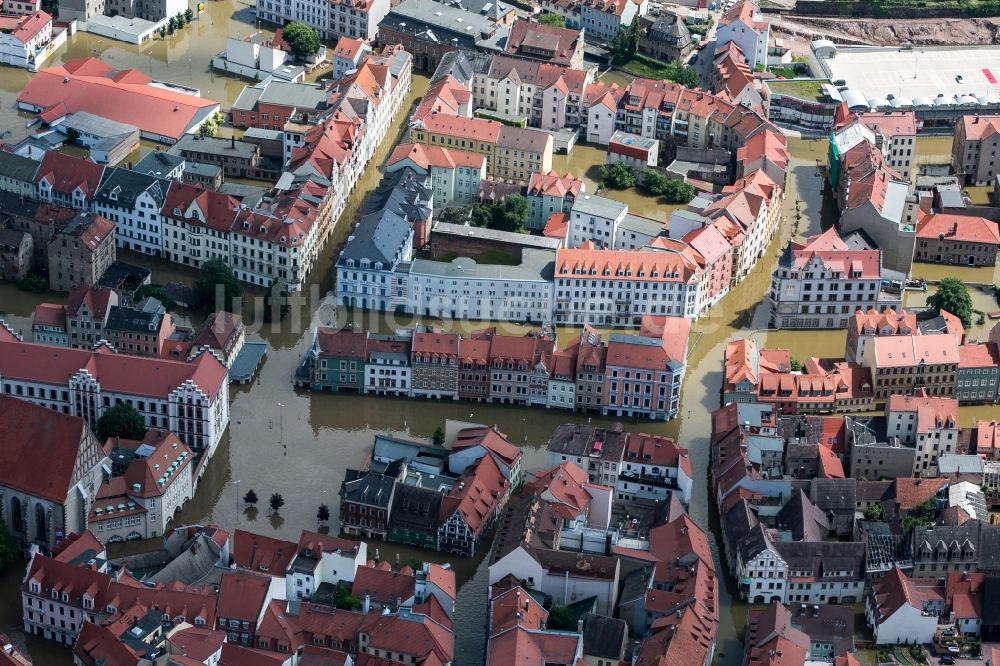 Meißen aus der Vogelperspektive: Situation während und nach dem Hochwasser am Ufer der Elbe im Stadtzentrum von Meißen im Bundesland Sachsen