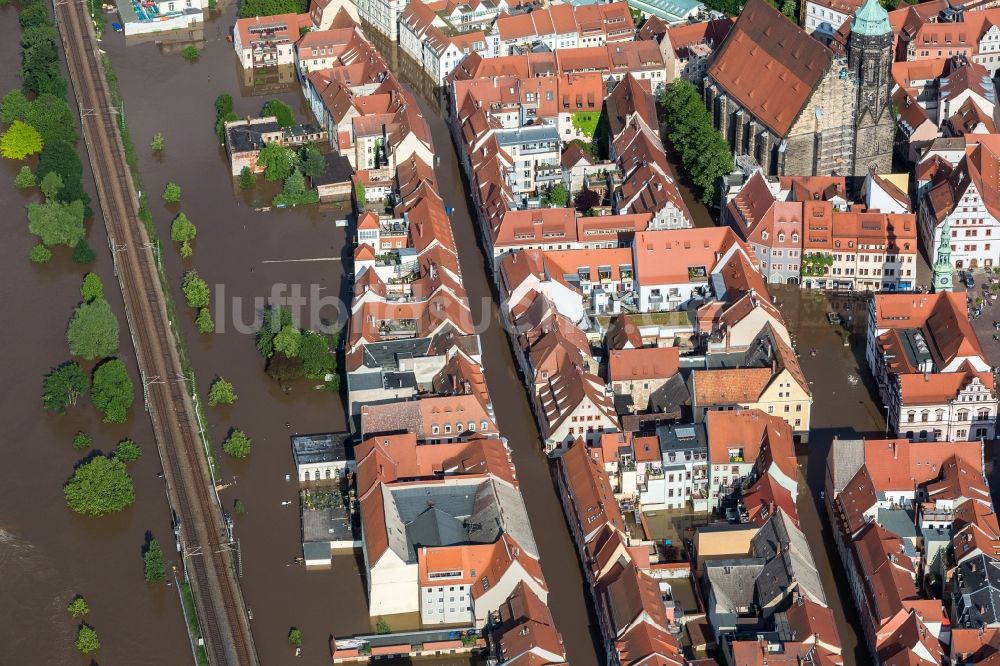 Luftaufnahme Pirna - Situation während und nach dem Hochwasser am Ufer der Elbe im Stadtzentrum von Pirna im Landkreis Sächsische Schweiz-Osterzgebirge im Bundesland Sachsen