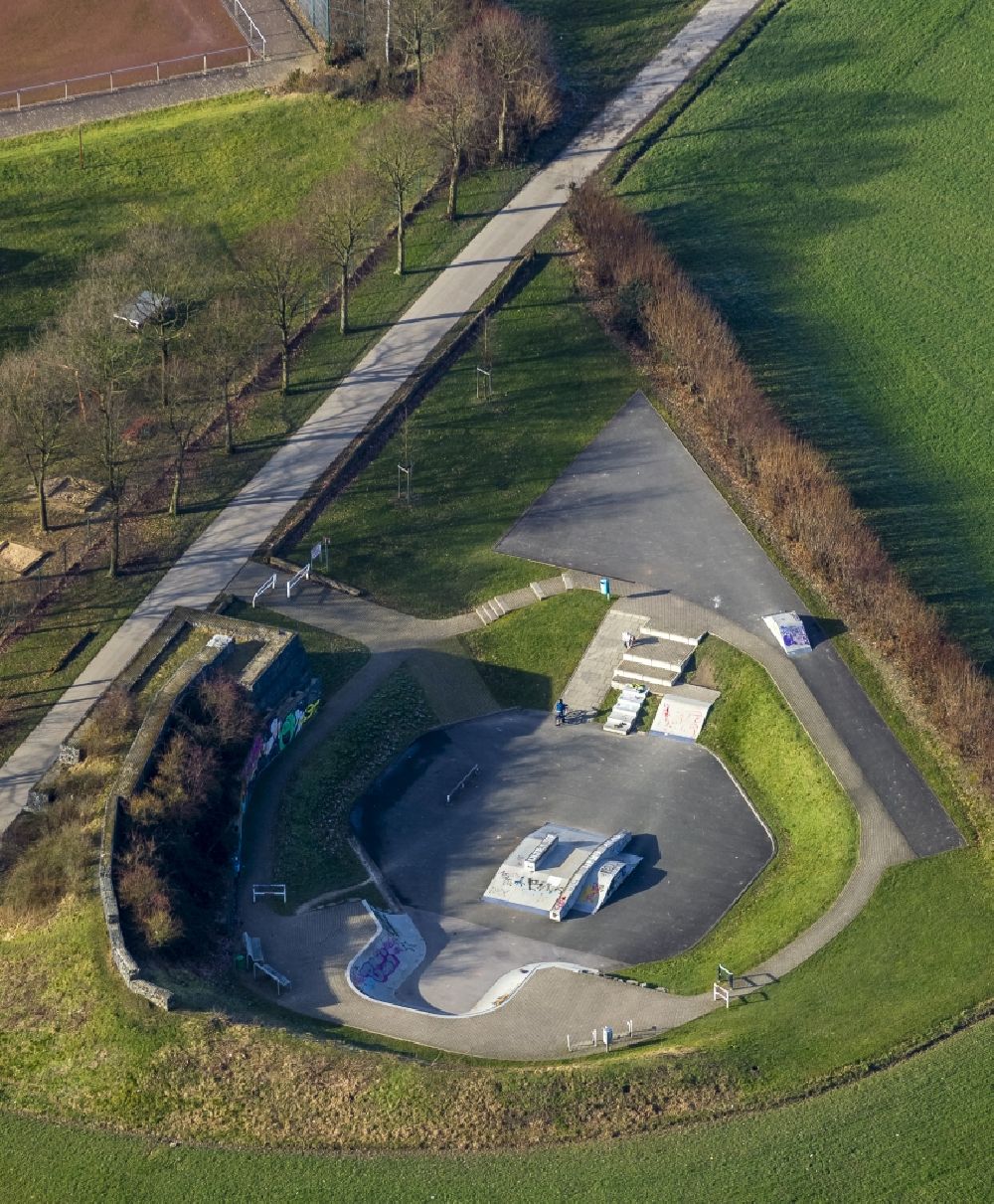 Luftbild Velbert - Skateranlage - Freizeitpark an der Schanzenstraße im Stadtteil Neviges in Velbert im Ruhrgebiet im Bundesland Nordrhein-Westfalen NRW