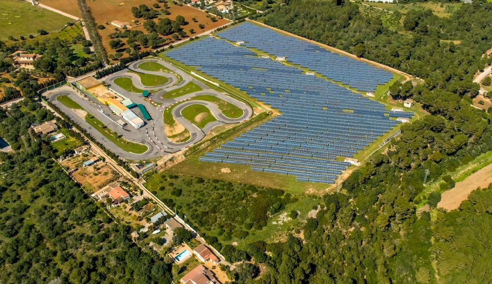 Luftbild Can Picafort - Solar- Photovoltaik- Anlage und Go-Kart- Bahn in Can Picafort in Balearische Insel Mallorca, Spanien