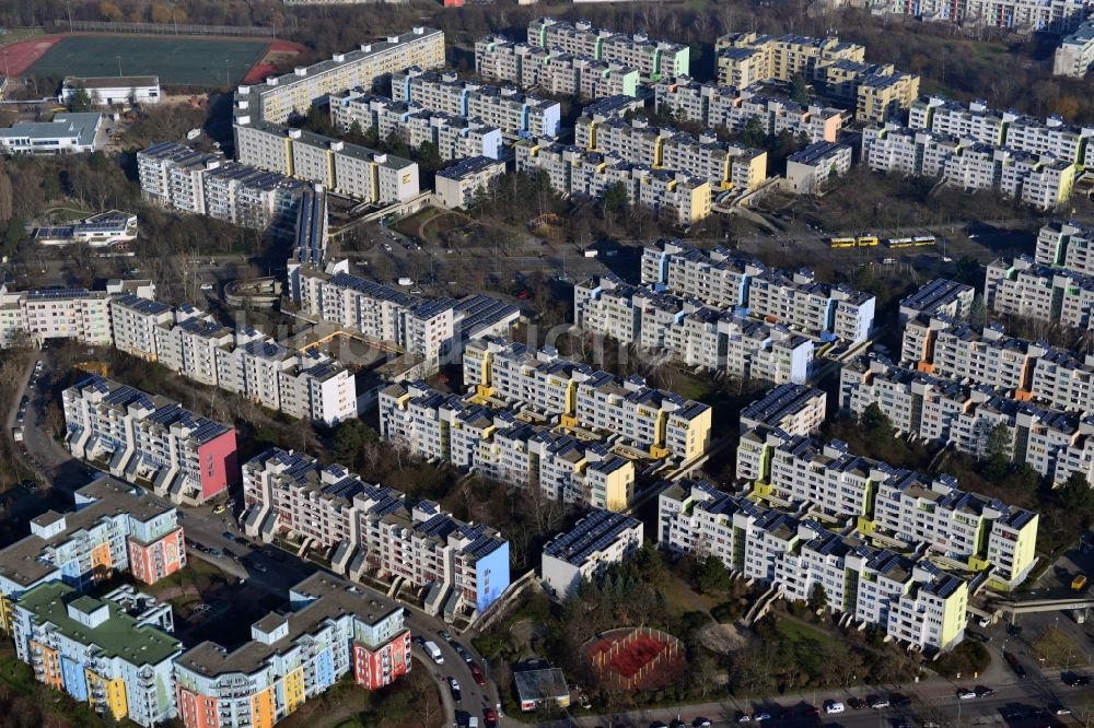 Luftbild Berlin - Solar - Wohnsiedlung im Ortsteil Neukölln in Berlin
