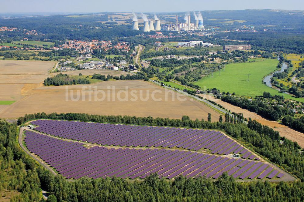 Zittau / Hirschfelde aus der Vogelperspektive: Solaranlage im sächsischen Hirschfelde auf der ehemaligen Aschehalde des alten Kraftwerkes