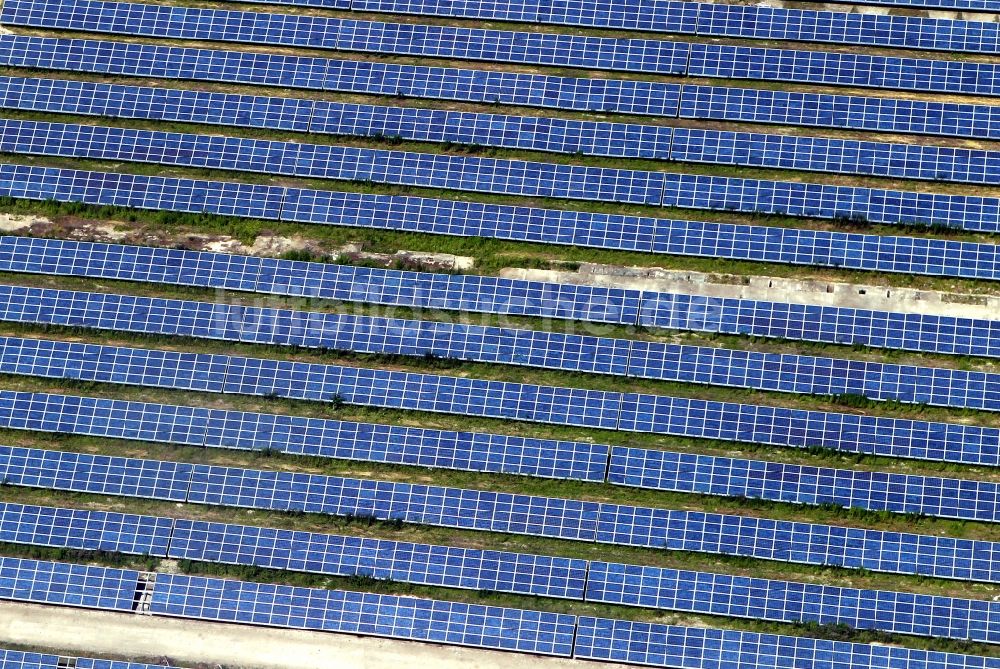 Landsberg OT Oppin von oben - Solarfeld - Solarkraftwerk bei Oppin, einem Stadtteil von Landsberg in Sachsen-Anhalt