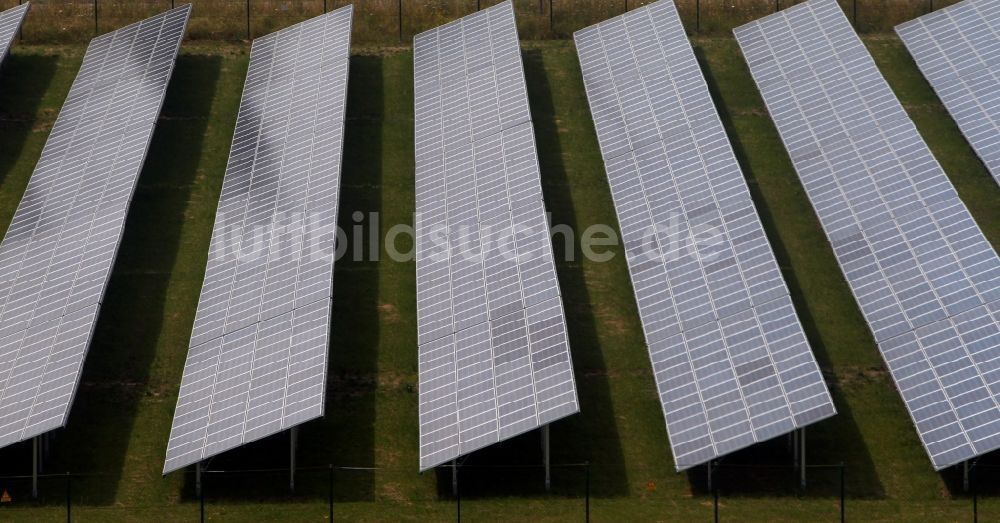 Luftbild Landsberg OT Oppin - Solarfeld - Solarkraftwerk bei Oppin, einem Stadtteil von Landsberg in Sachsen-Anhalt