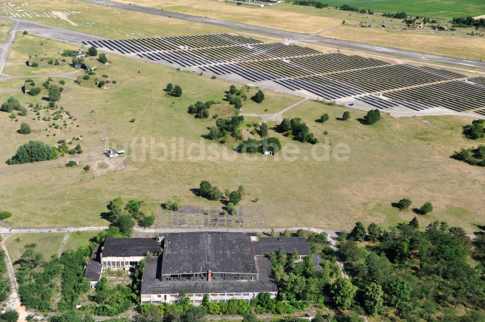 Zerbst aus der Vogelperspektive: Solarkraftwerk auf dem Flugplatz Zerbst in Sachsen-Anhalt