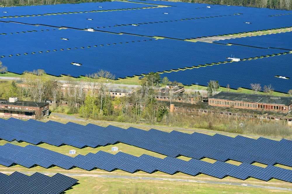 Luftaufnahme Alt Daber - Solarkraftwerk und Photovoltaik- Anlagen auf dem alten Flugplatz in Alt Daber im Bundesland Brandenburg, Deutschland