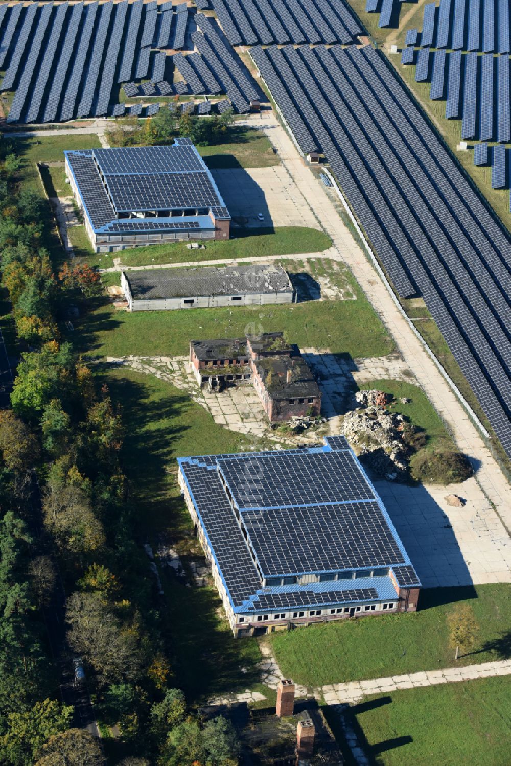Luftbild Fürstenwalde/Spree - Solarkraftwerk und Photovoltaik- Anlagen auf dem ehemaligen Flugplatz in Fürstenwalde/Spree im Bundesland Brandenburg, Deutschland