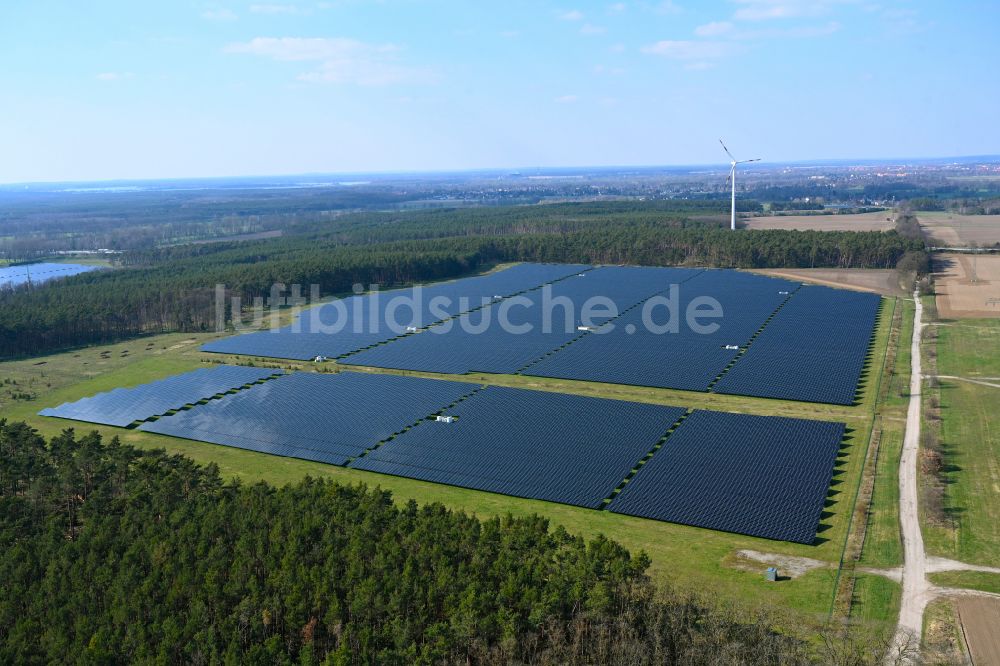 Luftbild Reckahn - Solarkraftwerk und Photovoltaik- Anlagen in einem Feld in Reckahn im Bundesland Brandenburg, Deutschland