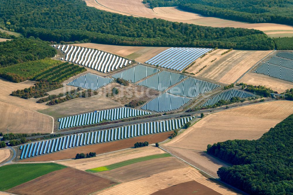 Luftaufnahme Rohrbach - Solarkraftwerk und Photovoltaik- Anlagen in einem Feld in Rohrbach im Bundesland Bayern, Deutschland