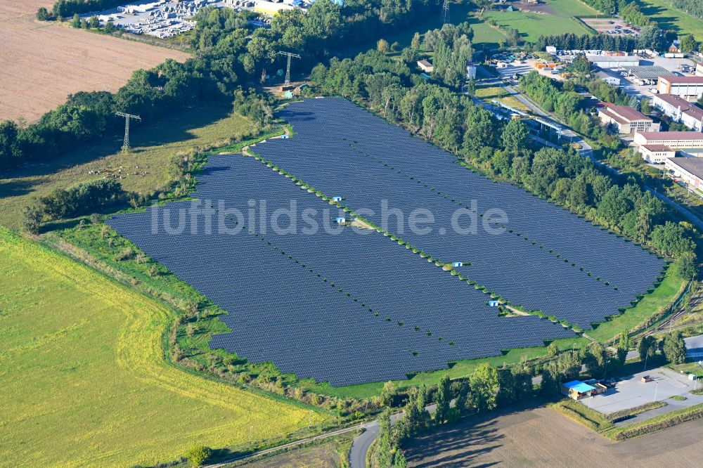 Telz aus der Vogelperspektive: Solarkraftwerk und Photovoltaik- Anlagen in einem Feld in Telz im Bundesland Brandenburg, Deutschland
