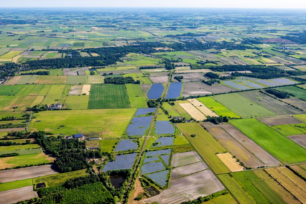 Luftbild Humptrup - Solarkraftwerk und Photovoltaik- Anlagen in einem Solar Power Station Feld in Humptrup im Bundesland Schleswig-Holstein, Deutschland