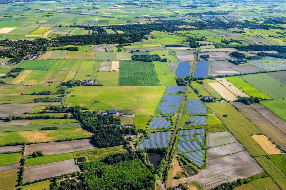 Luftaufnahme Humptrup - Solarkraftwerk und Photovoltaik- Anlagen in einem Solar Power Station Feld in Humptrup im Bundesland Schleswig-Holstein, Deutschland