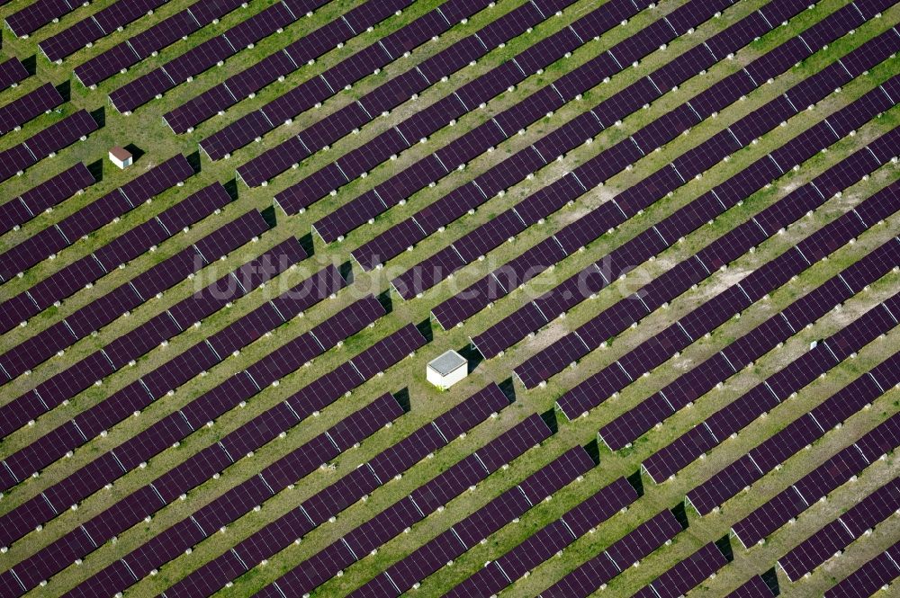 Luftbild Erfurt - Solarkraftwerk und Photovoltaik- Anlagen entlang der Stotternheimer Straße im Ortsteil Hohenwinden in Erfurt im Bundesland Thüringen, Deutschland