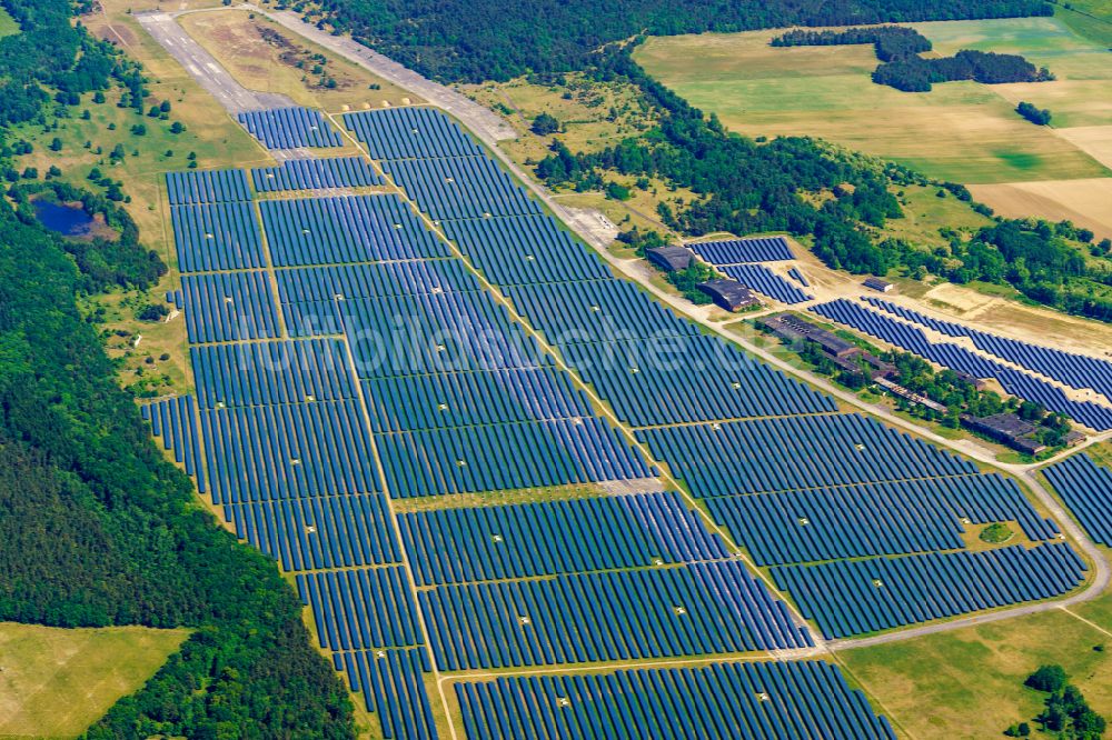 Luftaufnahme Alt Daber - Solarkraftwerk und Photovoltaik- Anlagen auf dem Flugplatz in Alt Daber im Bundesland Brandenburg, Deutschland