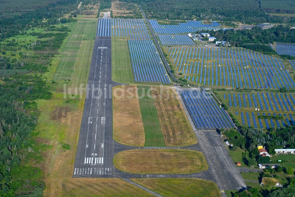 Luftbild Koßdorf - Solarkraftwerk und Photovoltaik- Anlagen auf dem Flugplatz Falkenberg-Lönnewtz in Koßdorf im Bundesland Brandenburg, Deutschland