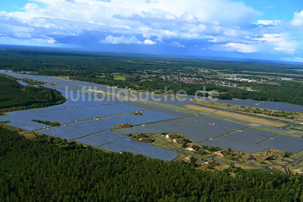 Luftaufnahme Finowfurt - Solarkraftwerk und Photovoltaik- Anlagen auf dem Flugplatz in Finowfurt im Bundesland Brandenburg, Deutschland