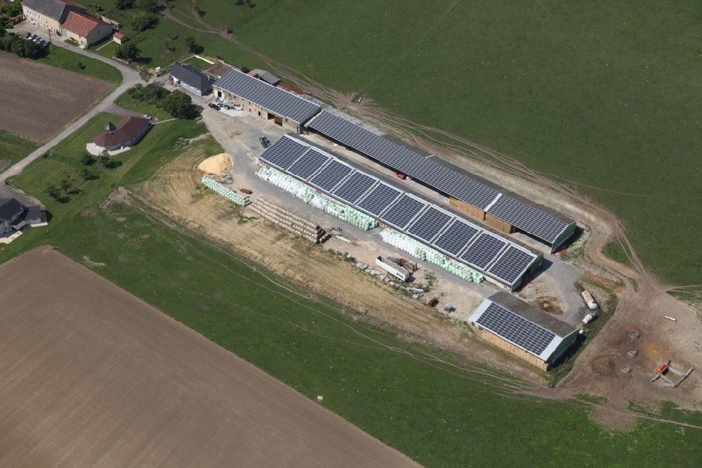 Varize aus der Vogelperspektive: Solarkraftwerk und Photovoltaik- Anlagen in Varize in Grand Est, Frankreich