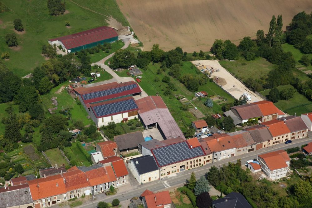 Varize von oben - Solarkraftwerk und Photovoltaik- Anlagen in Varize in Grand Est, Frankreich