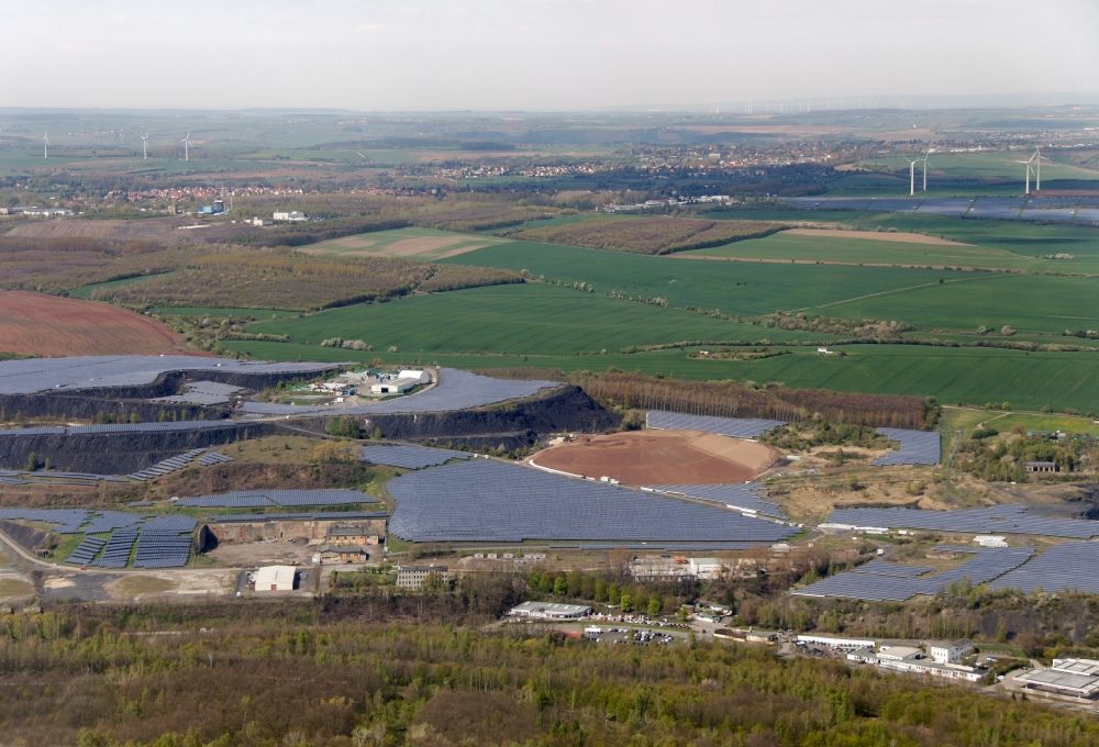 Luftbild Eisleben, Lutherstadt - Solarkraftwerk - Photovoltaikanlage auf der Krughütte bei Eisleben im Bundesland Sachsen-Anhalt