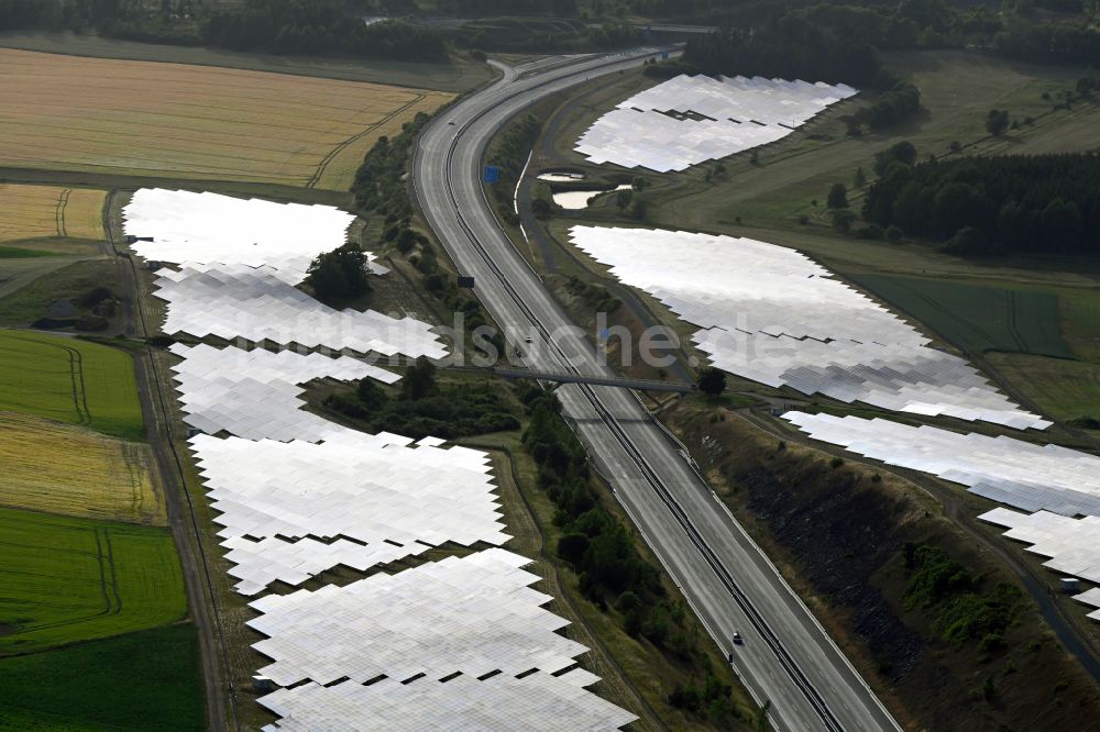 Luftbild Gattendorf - Solarkraftwerk am Rande des Autobahn- Trasse und Streckenverlauf der BAB A93 in Gattendorf im Bundesland Bayern, Deutschland