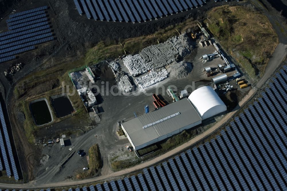 Luftaufnahme Eisleben, Lutherstadt - Solarpark bzw. Solarkraftwerk auf einer Abraum- Halde in Eisleben, Lutherstadt im Bundesland Sachsen-Anhalt