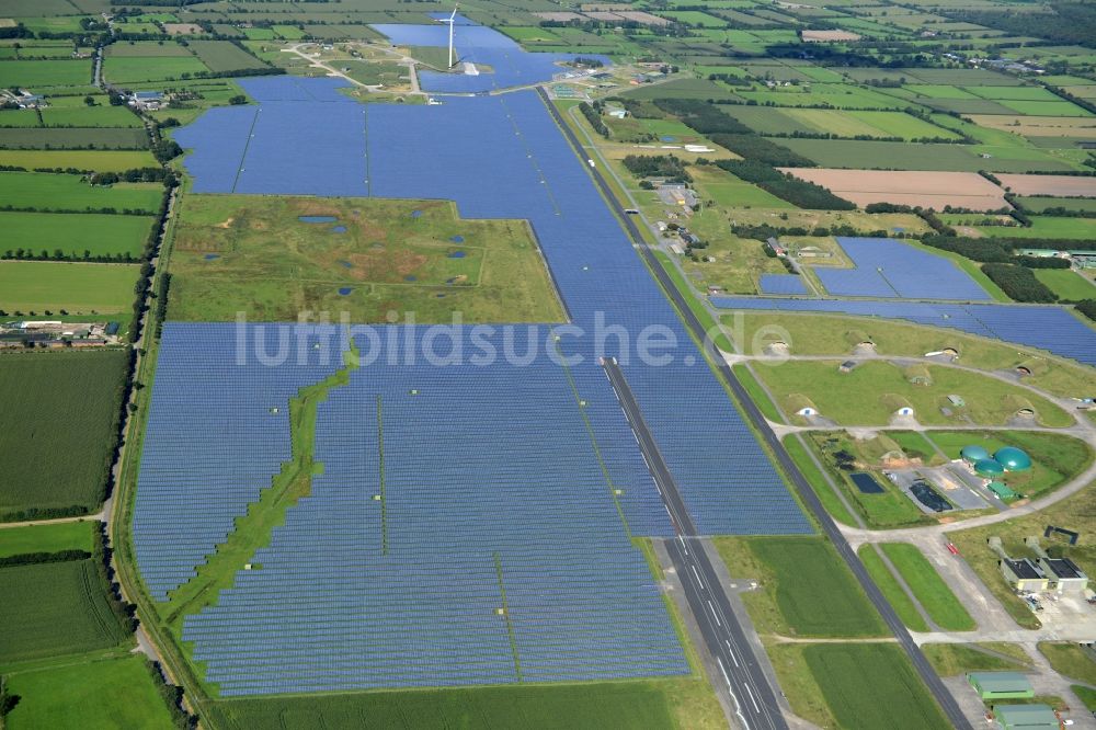 Eggebek aus der Vogelperspektive: Solarpark bzw. Solarkraftwerk in Eggebek im Bundesland Schleswig-Holstein
