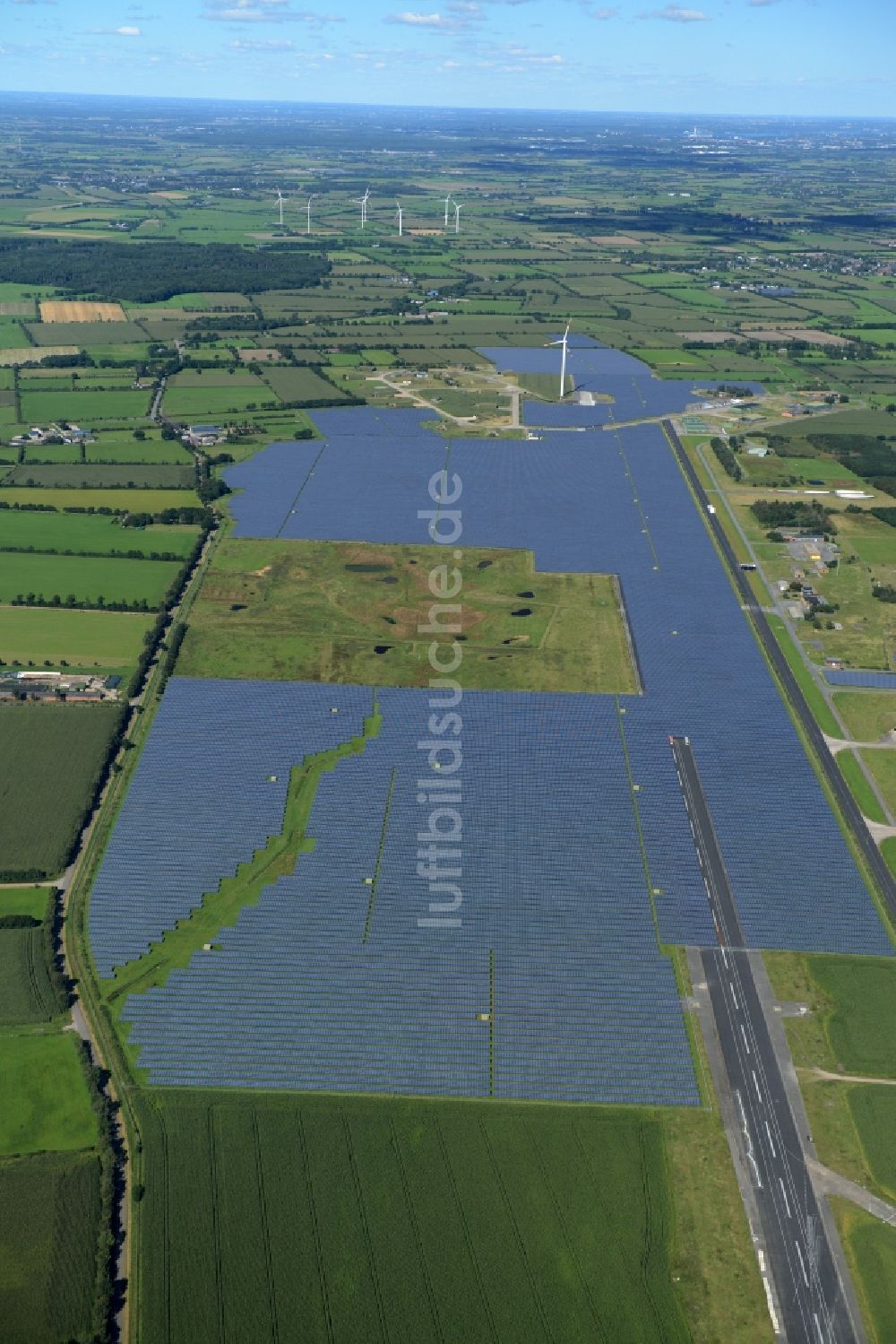 Eggebek von oben - Solarpark bzw. Solarkraftwerk in Eggebek im Bundesland Schleswig-Holstein