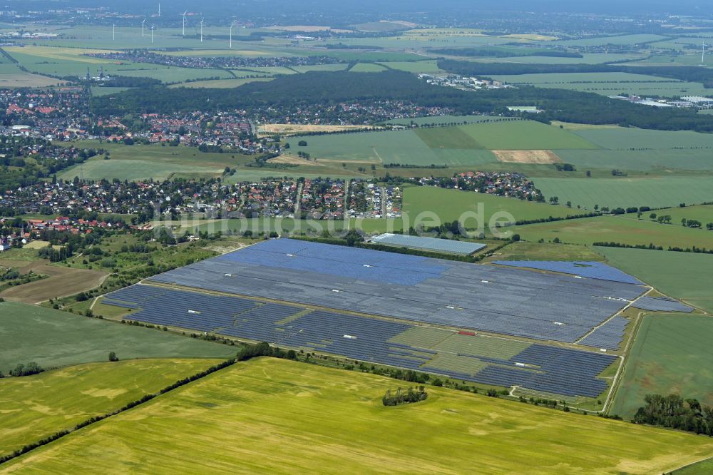Luftbild Eiche - Solarpark bzw. Solarkraftwerk auf Feldern in Eiche im Bundesland Brandenburg, Deutschland